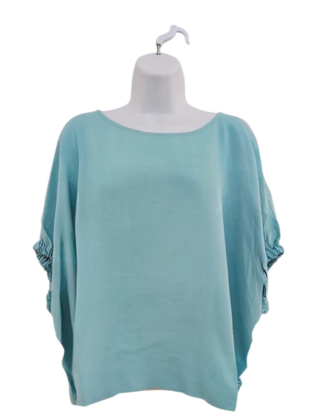 ZENANA NWT TOP Blue 100% RAYON size small - Large